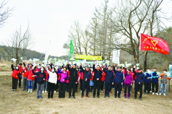 第八屆“凈月粉絲節”啟動，百余名“凈月粉絲”共植“凈月粉絲林”。